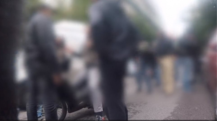 Νέο κρούσμα - Εξακρίβωση στοιχείων από κουκουλοφόρους σε αστυνομικό στην Καλλιθέα