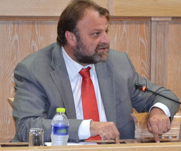 Λασκαρίδης: «Αφήστε τα λόγια και δώστε την παραλία στο λαό της Καλλιθέας»