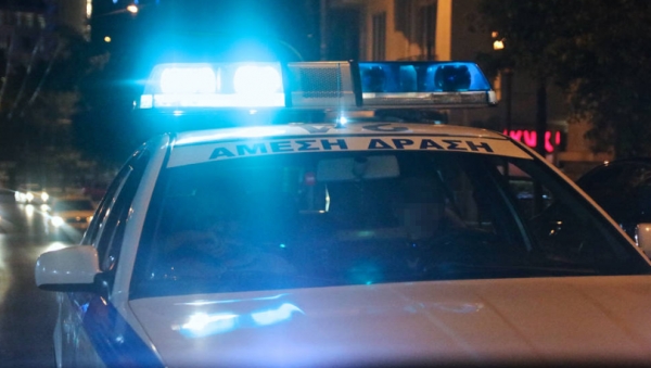 Επίθεση κουκουλοφόρων με κροτίδες στο ΑΤ Καλλιθέας